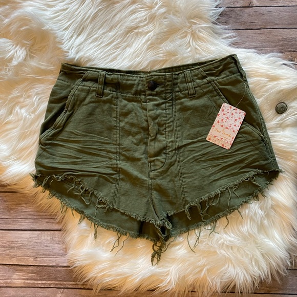 Free People Raw & Patched Shorts Moss - Picture 2 of 4